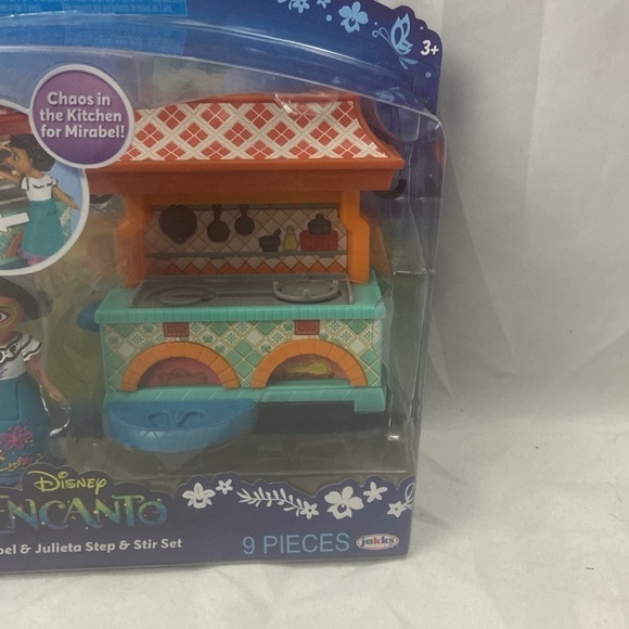 Disney Encanto Mirabel & Julieta Step & Stir Small Doll Kitchen Playset NIB - Picture 5 of 6